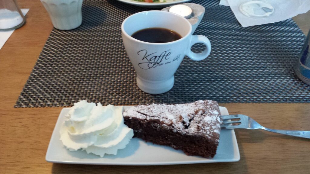 coffee, choclate cake, cream-644312.jpg